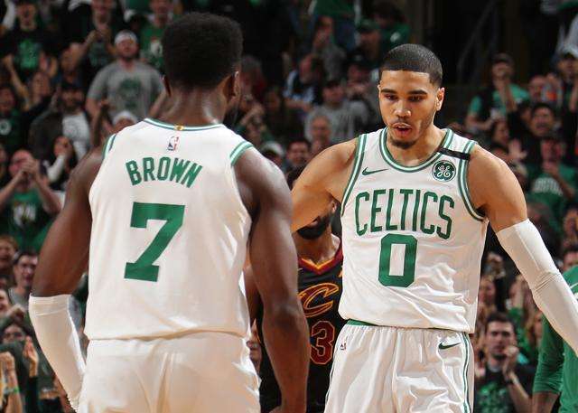 詹姆斯：我能得分但湖人需要防守！我不得分也能影响比赛！