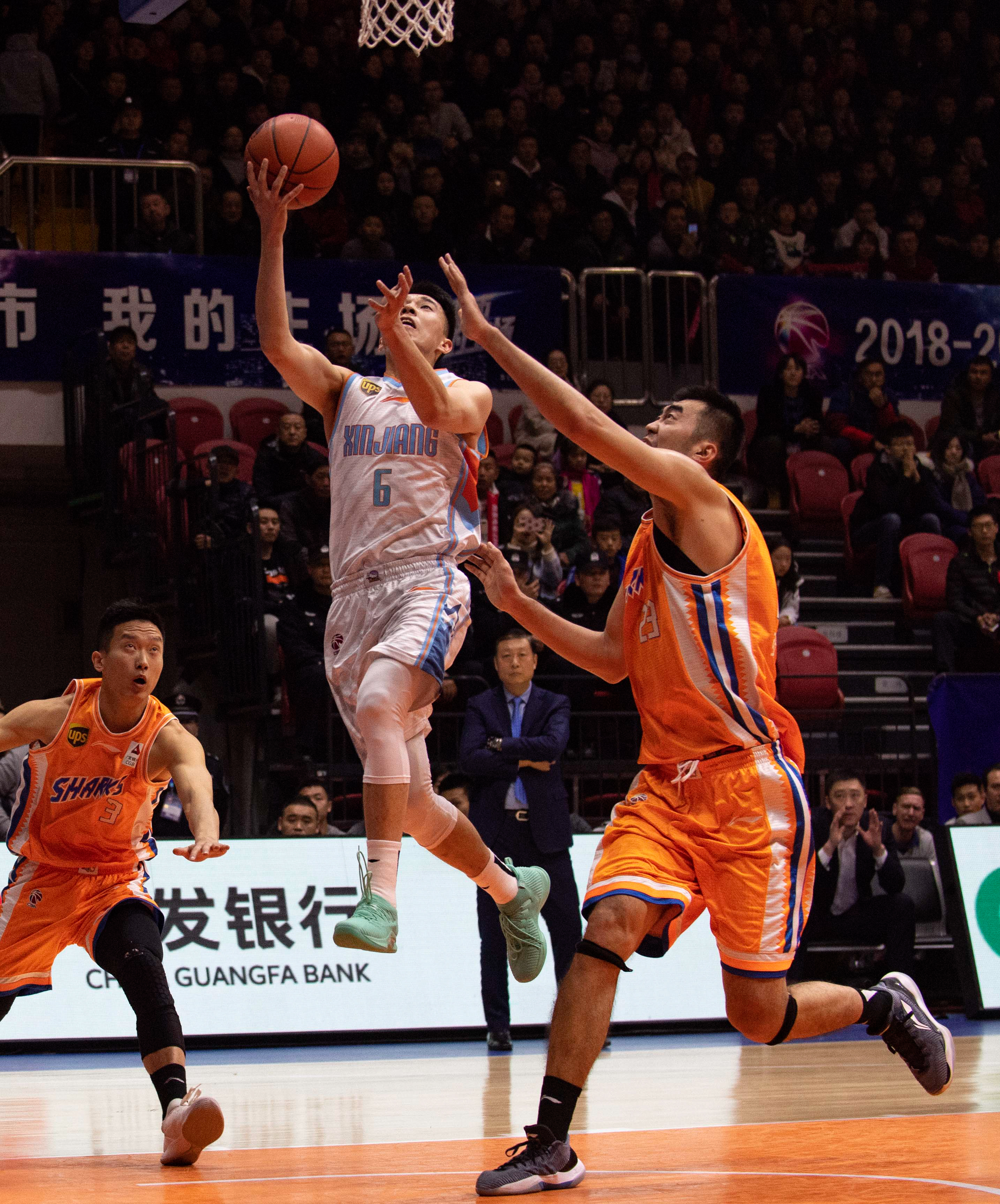 西甲｜轻取索赛德今年15战不败 巴塞强势重返榜首